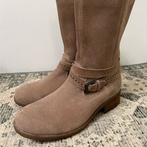 UGG KIINGS Tan Suede Boots zip up